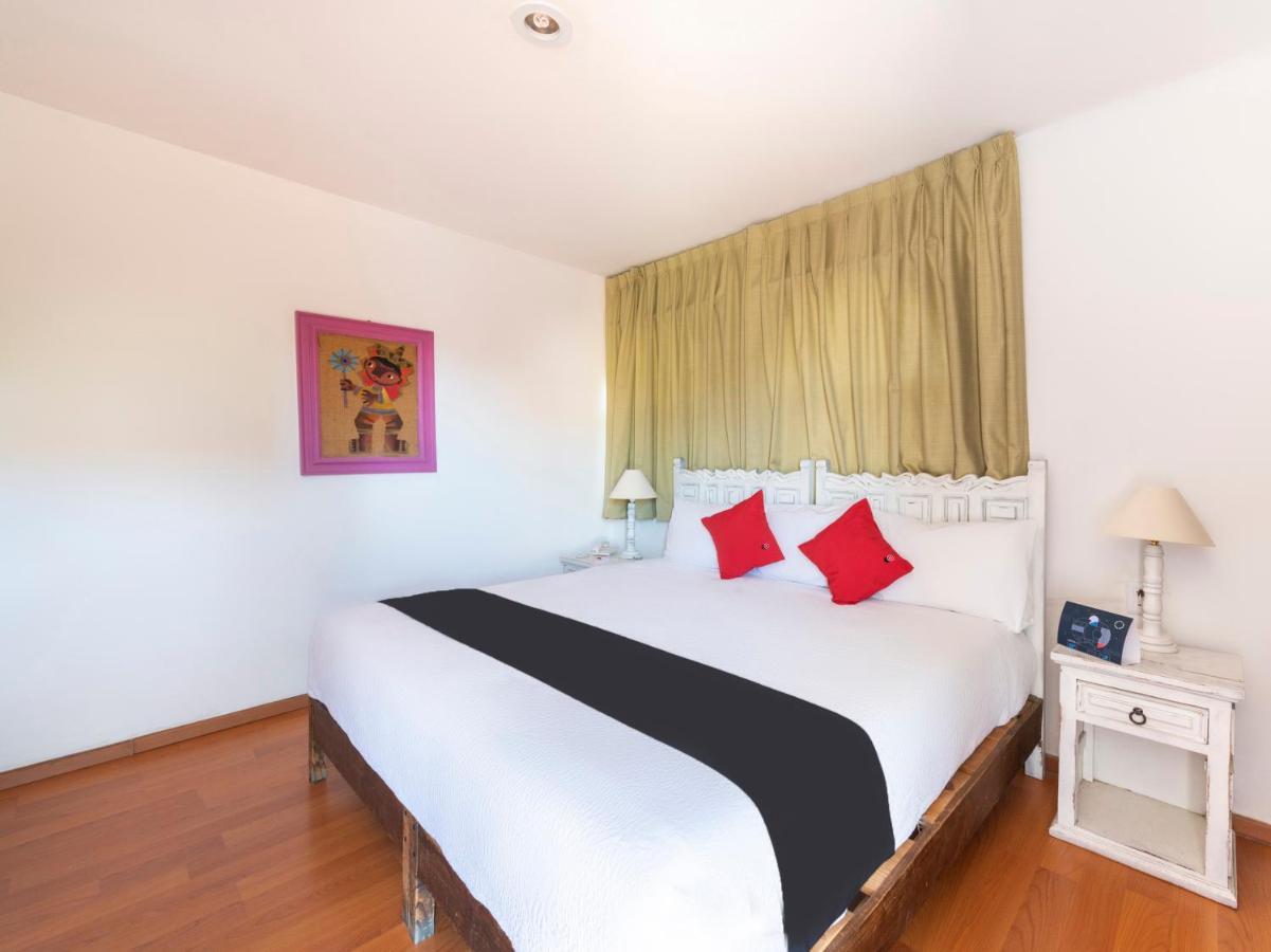 Suites Internacional Zapopan Ngoại thất bức ảnh