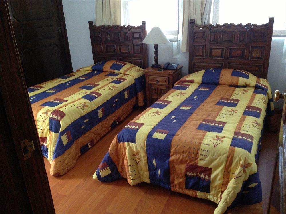 Suites Internacional Zapopan Ngoại thất bức ảnh