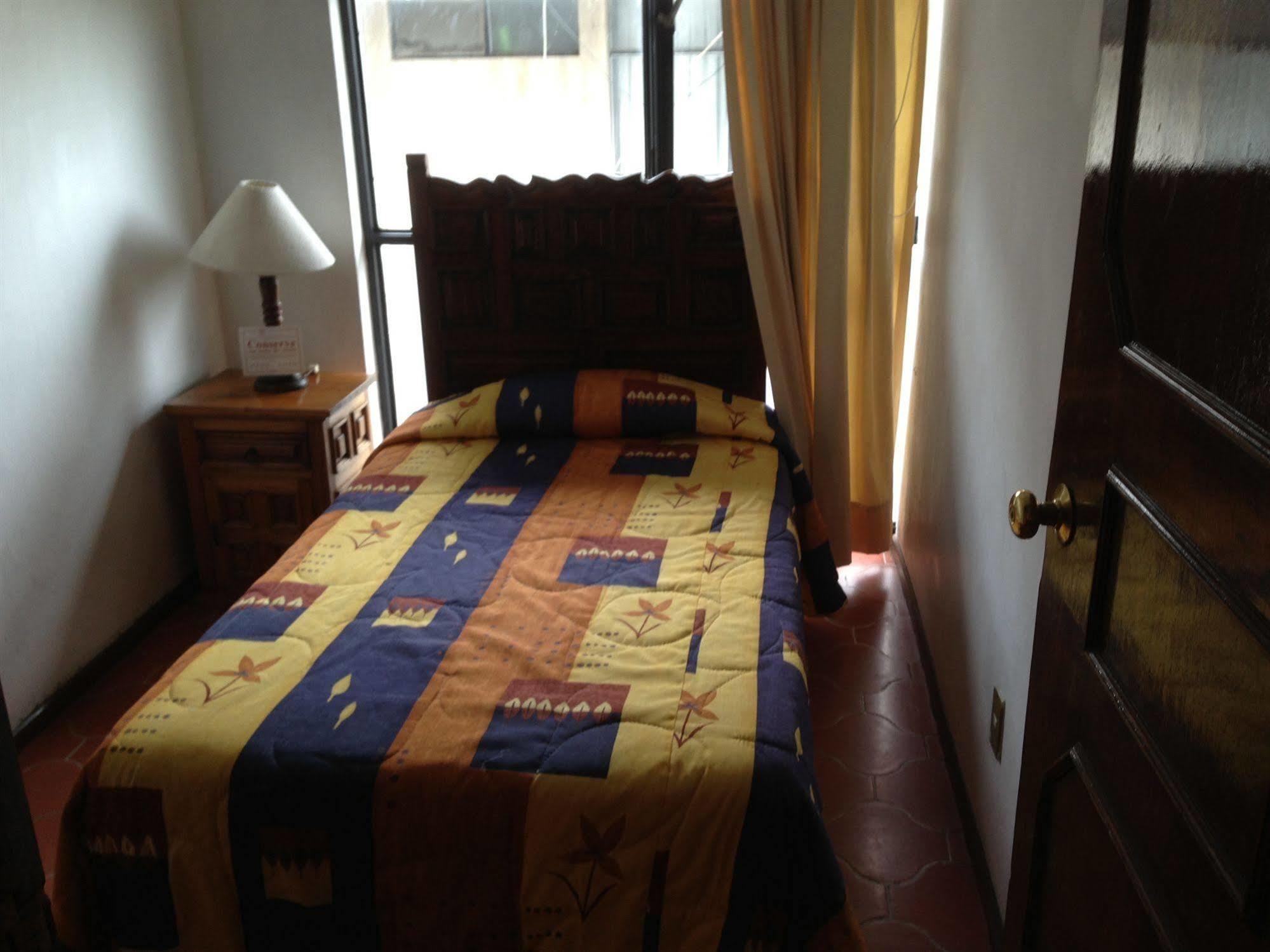 Suites Internacional Zapopan Ngoại thất bức ảnh