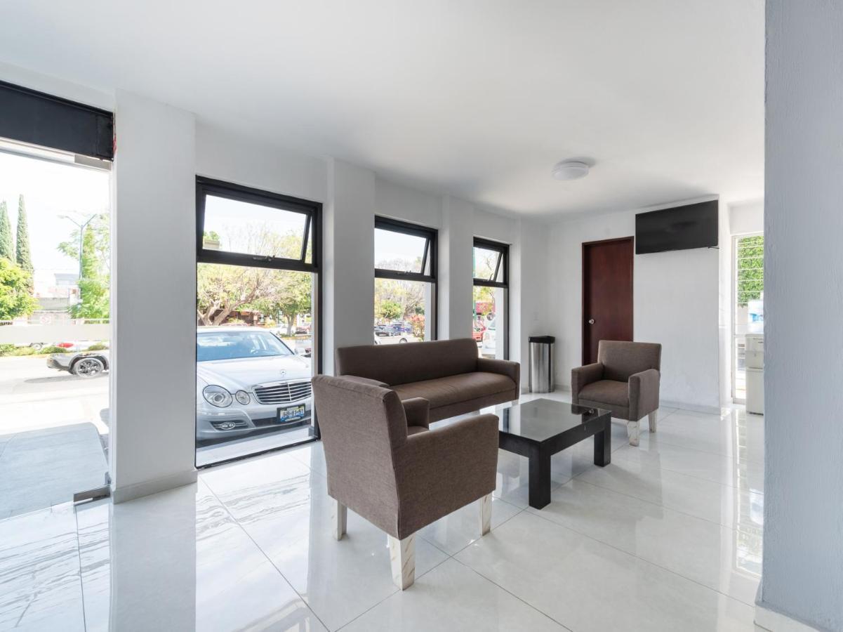Suites Internacional Zapopan Ngoại thất bức ảnh